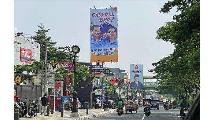 Inspirasi Generasi Muda: Perhatian Tertuju pada Baliho Prabowo-Gibran di Depok