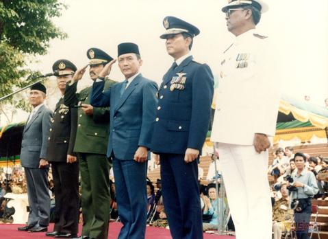 Pimpinan Letnan Jenderal TNI (Purn) Yogie Suardi Memet