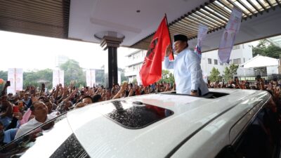 Pelepasan Perkusi dan Tarian Menyambut Kedatangan Prabowo di Bandung