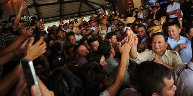 Prabowo Ungkap Filosofi Sapu Lidi Saat Makan Siang Bersama Nelayan dan Petani