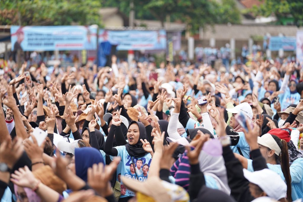 Warga Subang Merasa Bahagia Bertemu Prabowo dan Berdoa agar Memenangkan Satu Putaran