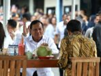 Jokowi and Prabowo Enjoy Bandongan Meatball at a Street Vendor in Magelang, Central Java