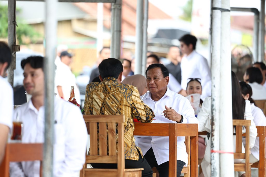 Prabowo dan Jokowi Makan Bakso Bareng, Berdoa Agar Usaha Kuliner Sholeh Sukses