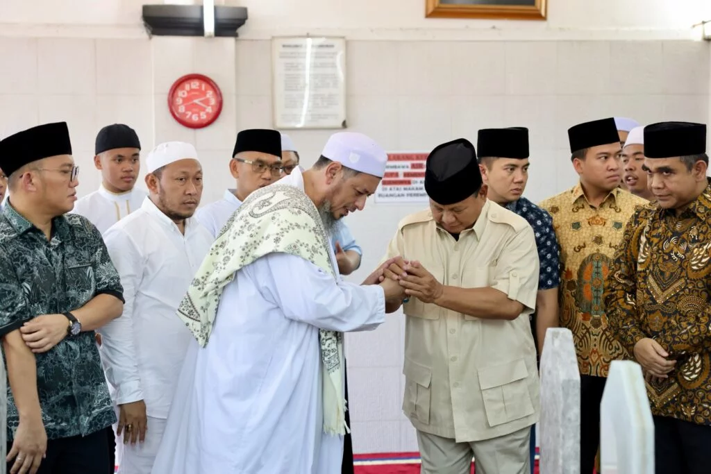 Prabowo Subianto Bertemu Habib Ali Kwitang dan Memohon Doa untuk Kesejahteraan di Masa Depan