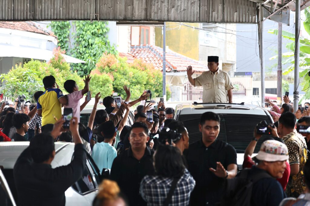 Prabowo Subianto Menziarahi Makam Habib Ali Kwitang, Disambut Oleh Ratusan Warga