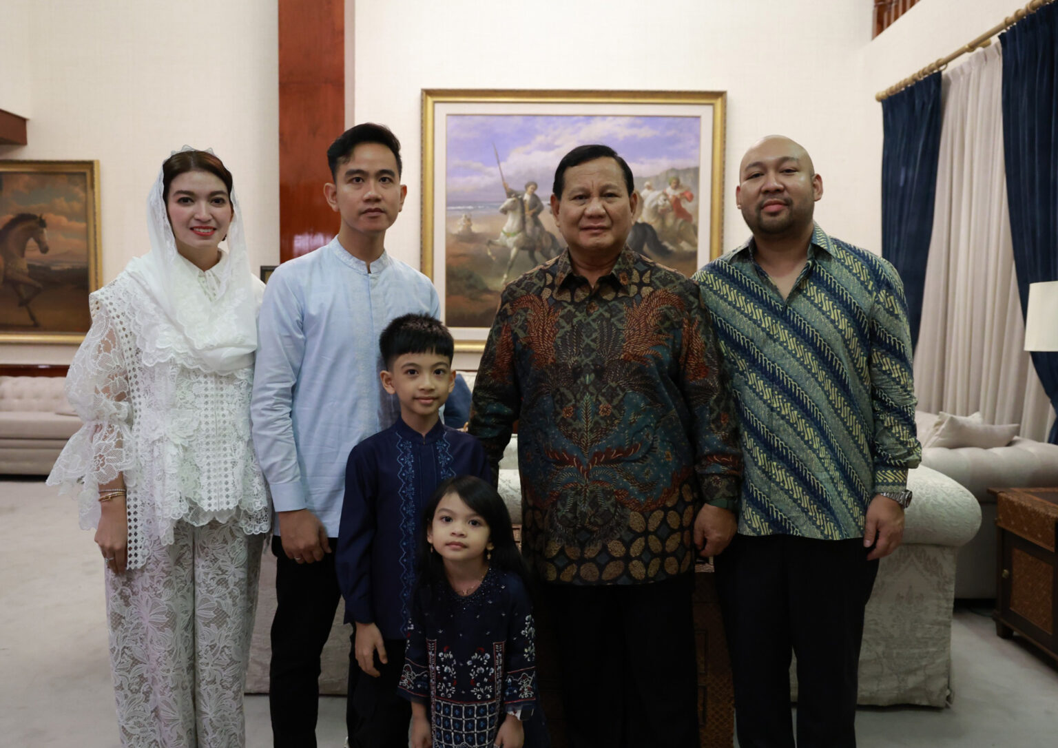 Eid al-Fitr 1445 H, Prabowo Subianto Hosts Halal Bihalal with Gibran and Relatives in Kertanegara