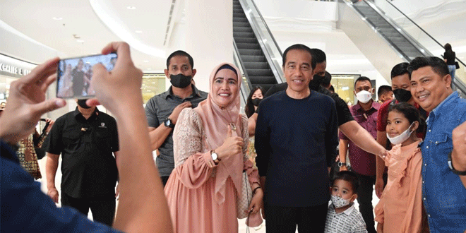 Jokowi Kunjungi Anak dan Menantunya di Medan pada Hari Kedua Lebaran – Waspada Online