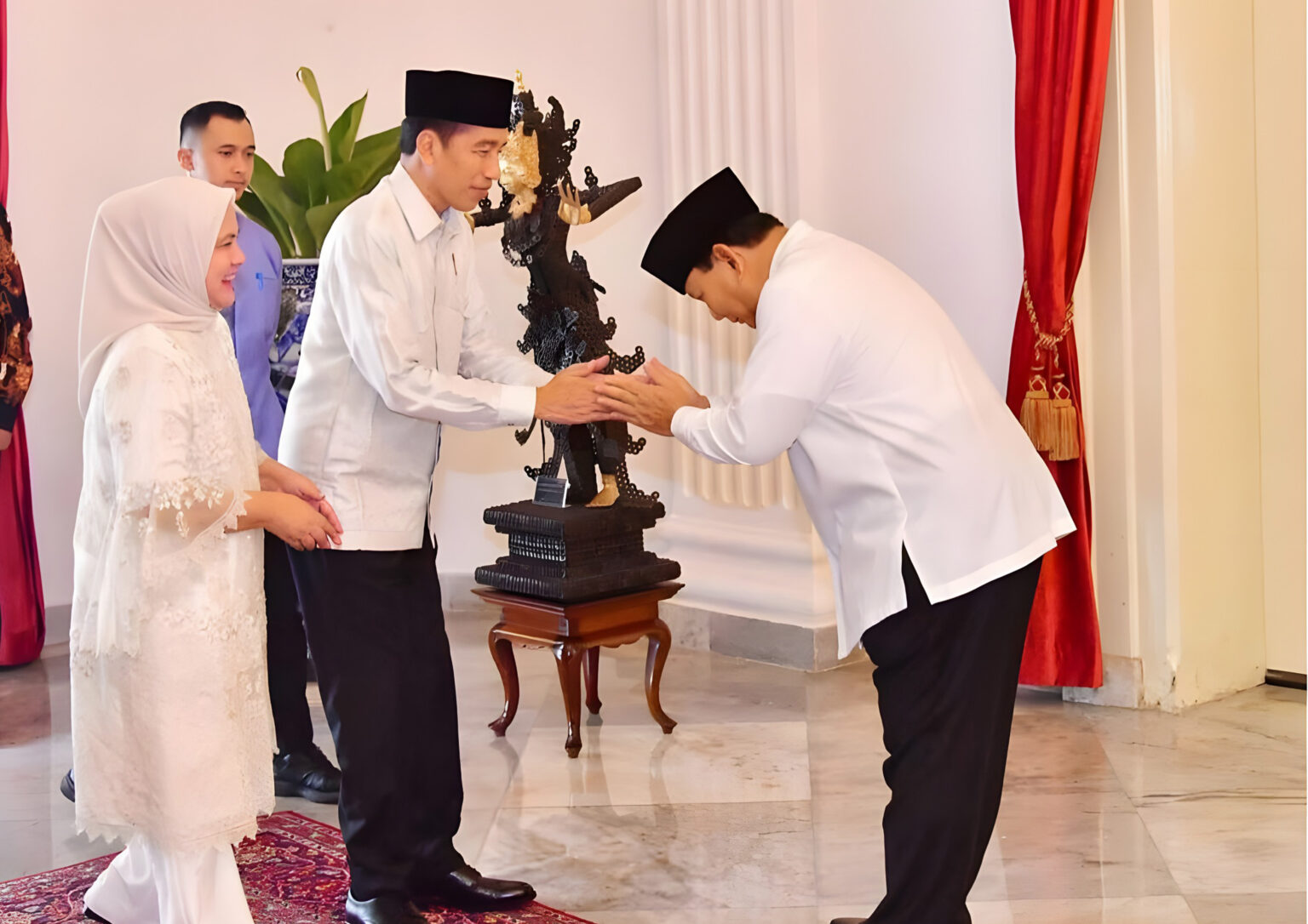 Prabowo Subianto Joins Jokowi for Breakfast on the Second Day of Eid at the State Palace