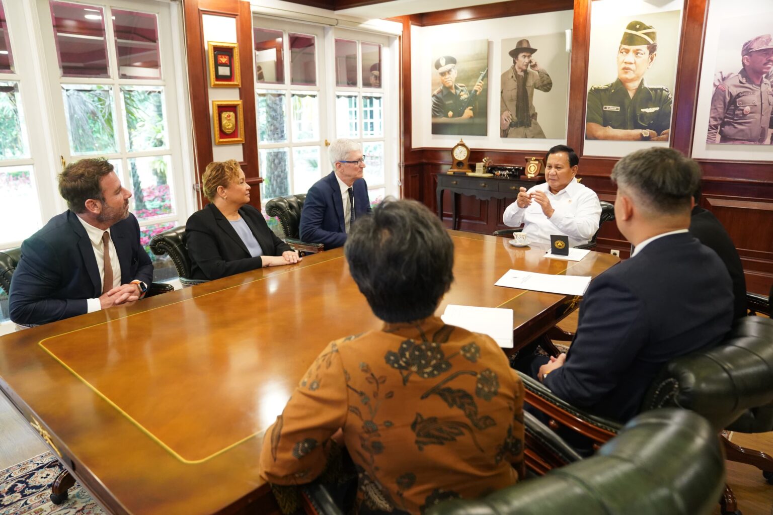 Setelah Mengirim Surat Ucapan Selamat, Bos Apple Tim Cook Bertemu dengan Prabowo Subianto sebagai Presiden Terpilih