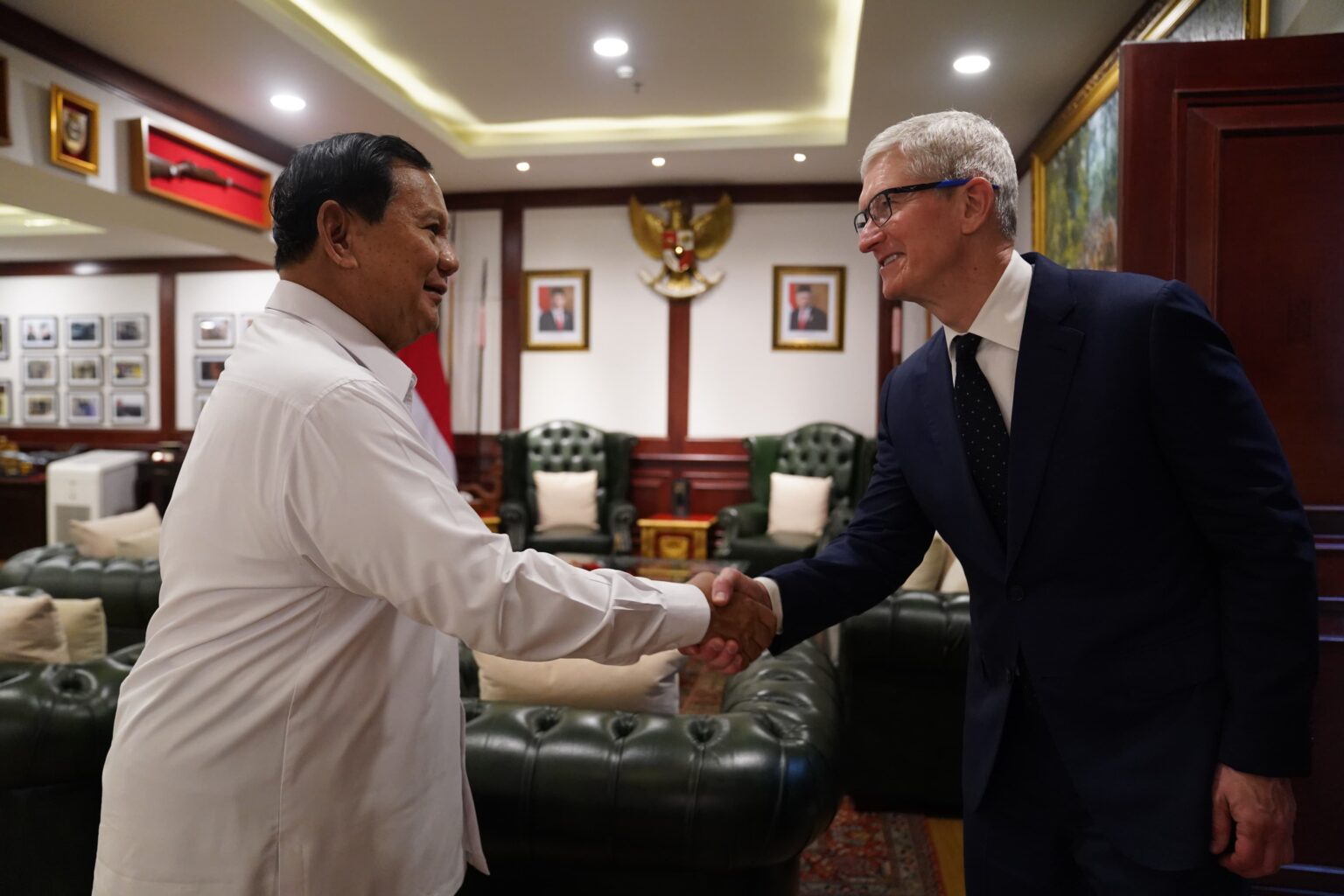 Apple’s CEO Tim Cook Visits President-Elect Prabowo Subianto after Sending a Congratulatory Letter