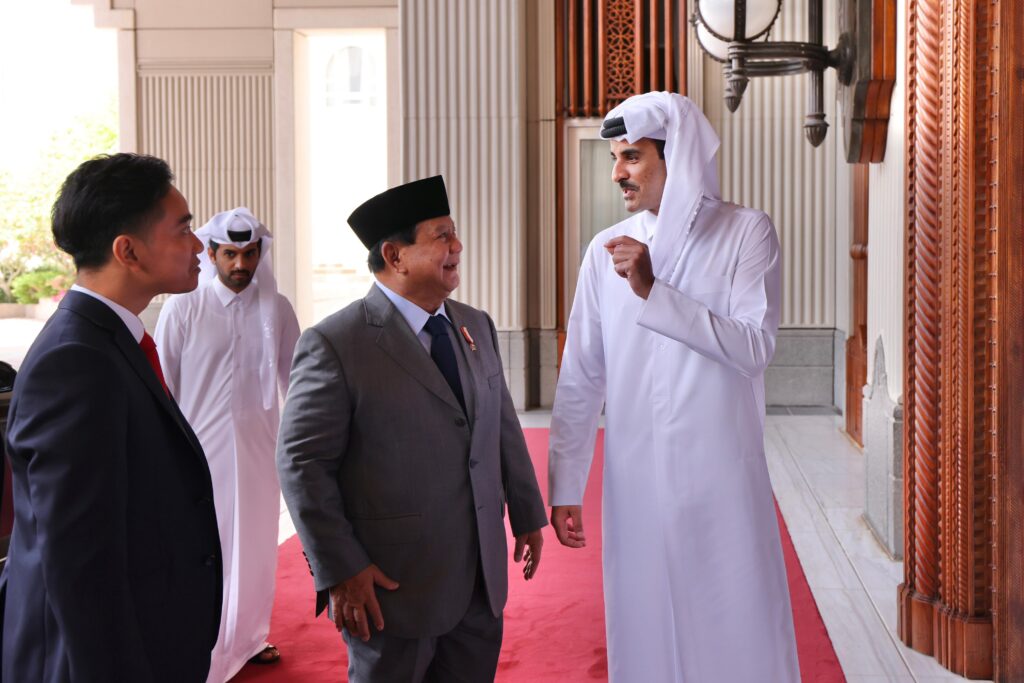 Meeting between Prabowo Subianto, Gibran Rakabuming Raka, Emir of Qatar, and Qatar PM to Discuss Cooperation and Gaza