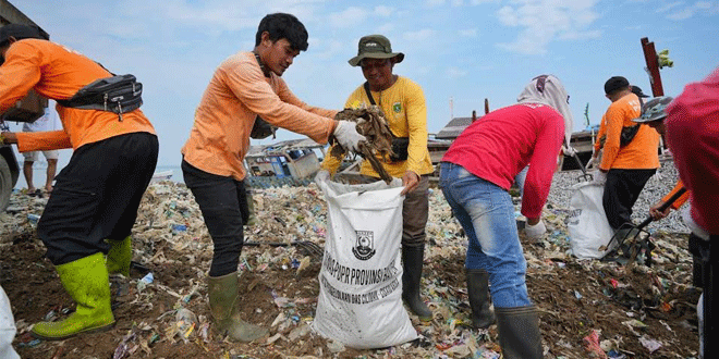 PGN Membersihkan Pantai Teluk Labuan pada Hari Lingkungan untuk Kebersihan dan Kestabilan Lingkungan – Waspada Online