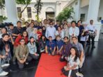 The Palace Reporters Take a Group Photo with Prabowo Subianto, Sporting Sunglasses