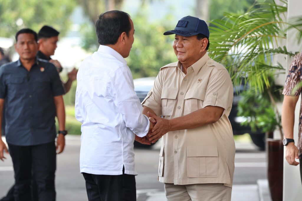 Prabowo Subianto Menyambangi Jokowi di Bandara Halim, Mengucapkan Ucapan Selamat Hari Lahir Secara Langsung