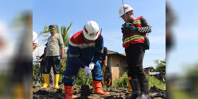 Pertamina Menyelenggarakan Kegiatan Tanam Mangrove dan Bersih-Bersih sebagai Peringatan Hari Lingkungan Hidup