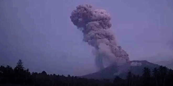 Gunung Api Ibu Erupsi, Mengeluarkan Abu Vulkanik hingga 2.000 Meter – Waspada Online