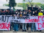 Aliansi Buruh dan Masyarakat Menuntut dengan Menggelar Aksi Demo di DPRD Sumut – Waspada Online