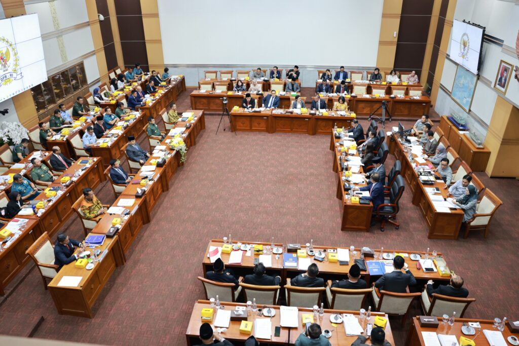 Rapat Terakhir Prabowo Subianto di DPR, Diikuti oleh Seluruh Fraksi yang Hadir dan Memberikan Doa