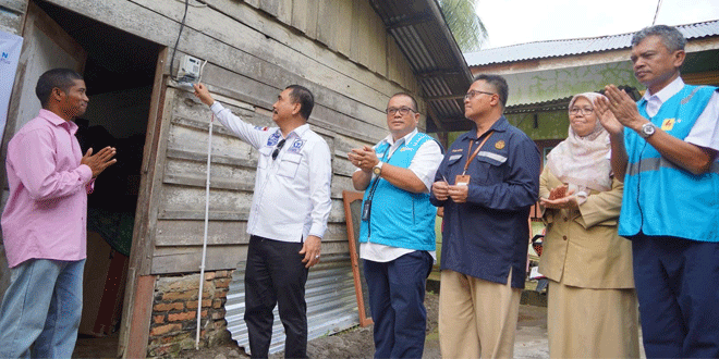 PLN Sumut Menyambungkan Listrik untuk Warga Kurang Mampu – Waspada Online