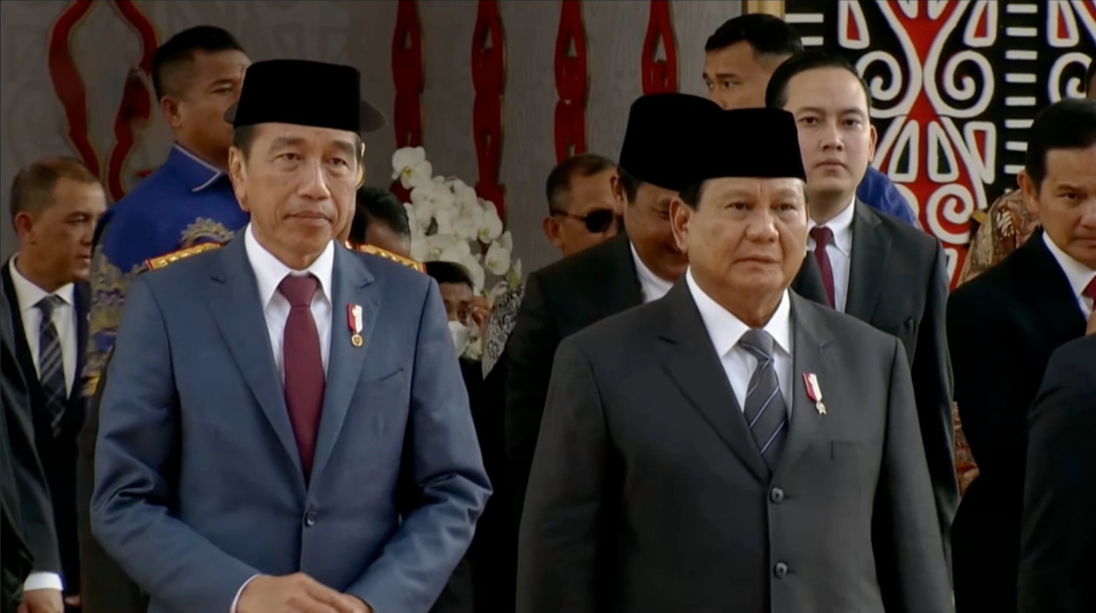 Prabowo Subianto and Jokowi Arrive Together in Presidential Car for Newly Elected DPR Members Swearing-In Ceremony