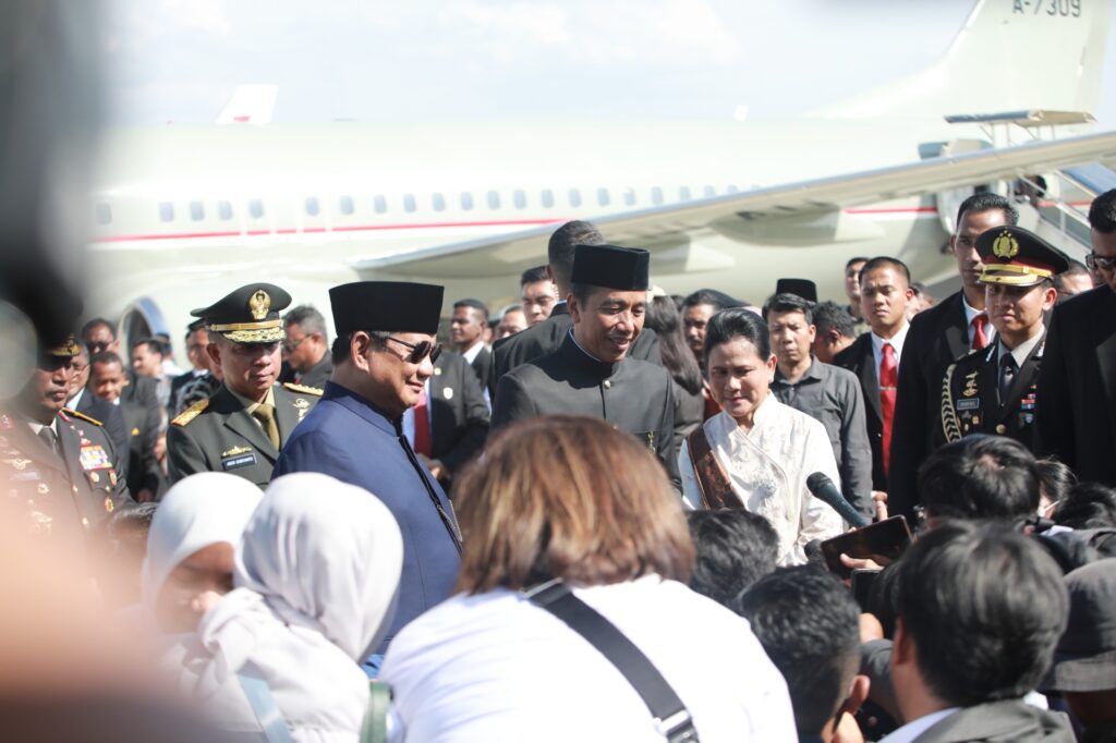 Prabowo Subianto accompanies Jokowi to Halim and wishes him success for the future